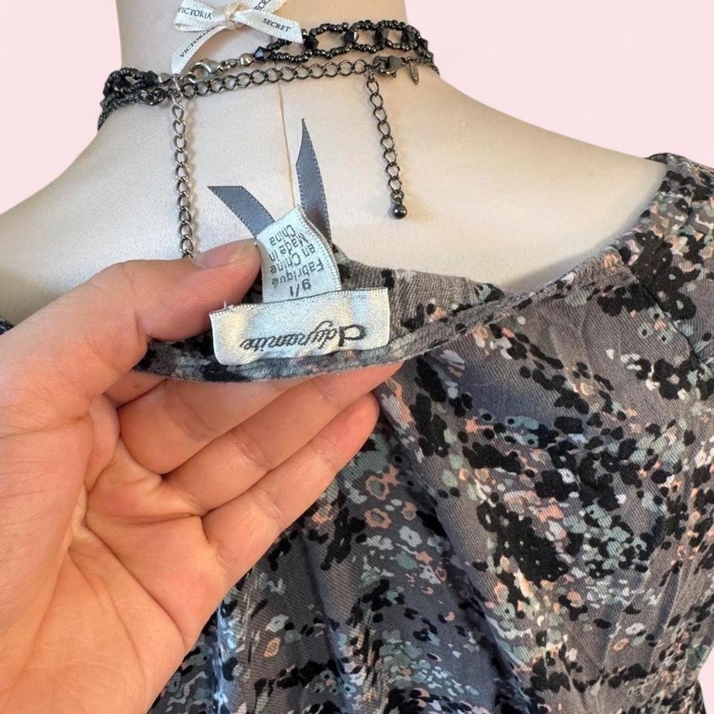Cute vintage Y2K black, grey & blush floral blouse - Picture 4 of 4